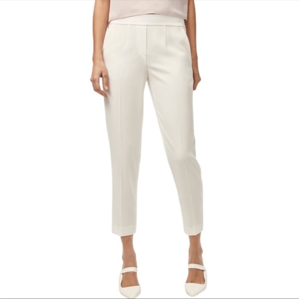 NEW Aritzia Babaton Conan Pant White
Mid-rise slim-fit trousers size 4